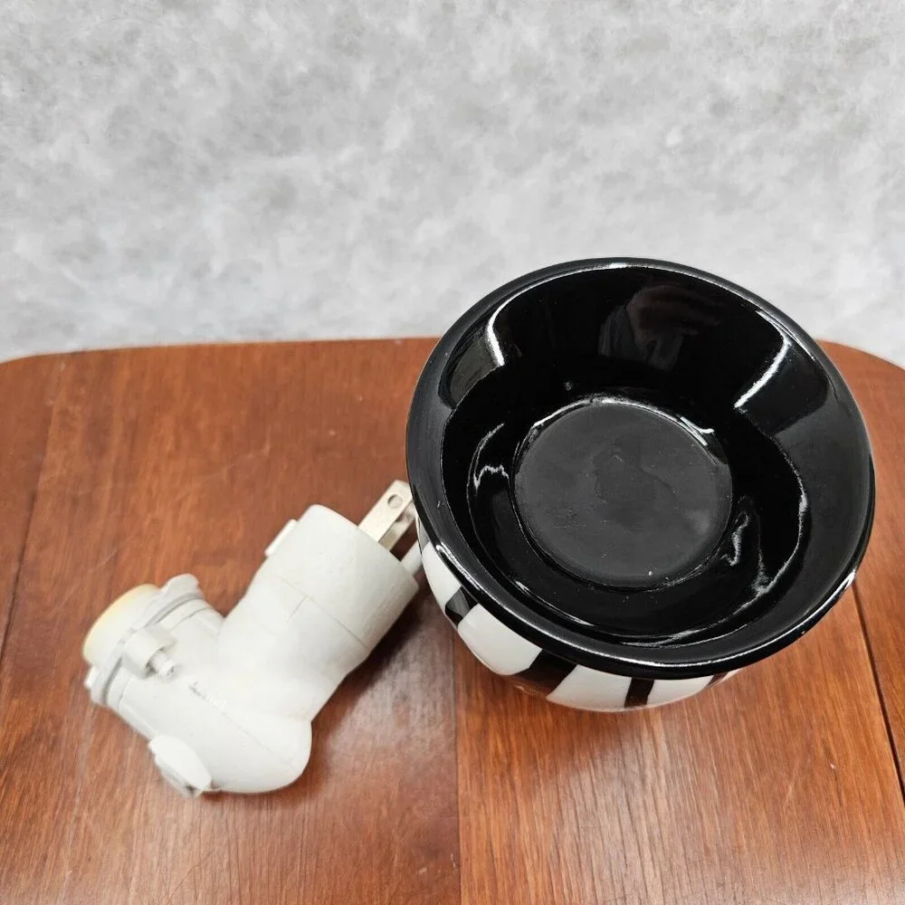 Scentsy Plug In Wax Warmer Night Light Zebra‎ Stripes Black White No Light Bulb